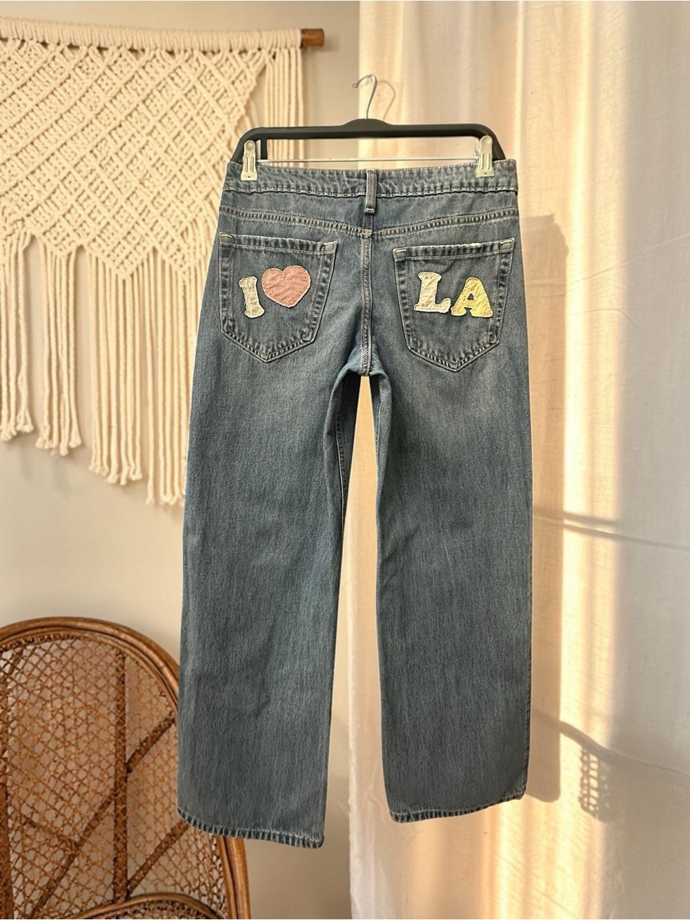 Hollister Low Rise Baggy Jeans. I Love LA
Size: 27